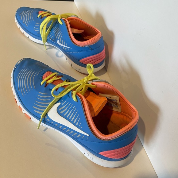 Women's Nike Free Balanza Blue Sneakers, with  vibrant orange detail. Size 8 - Picture 2 of 6